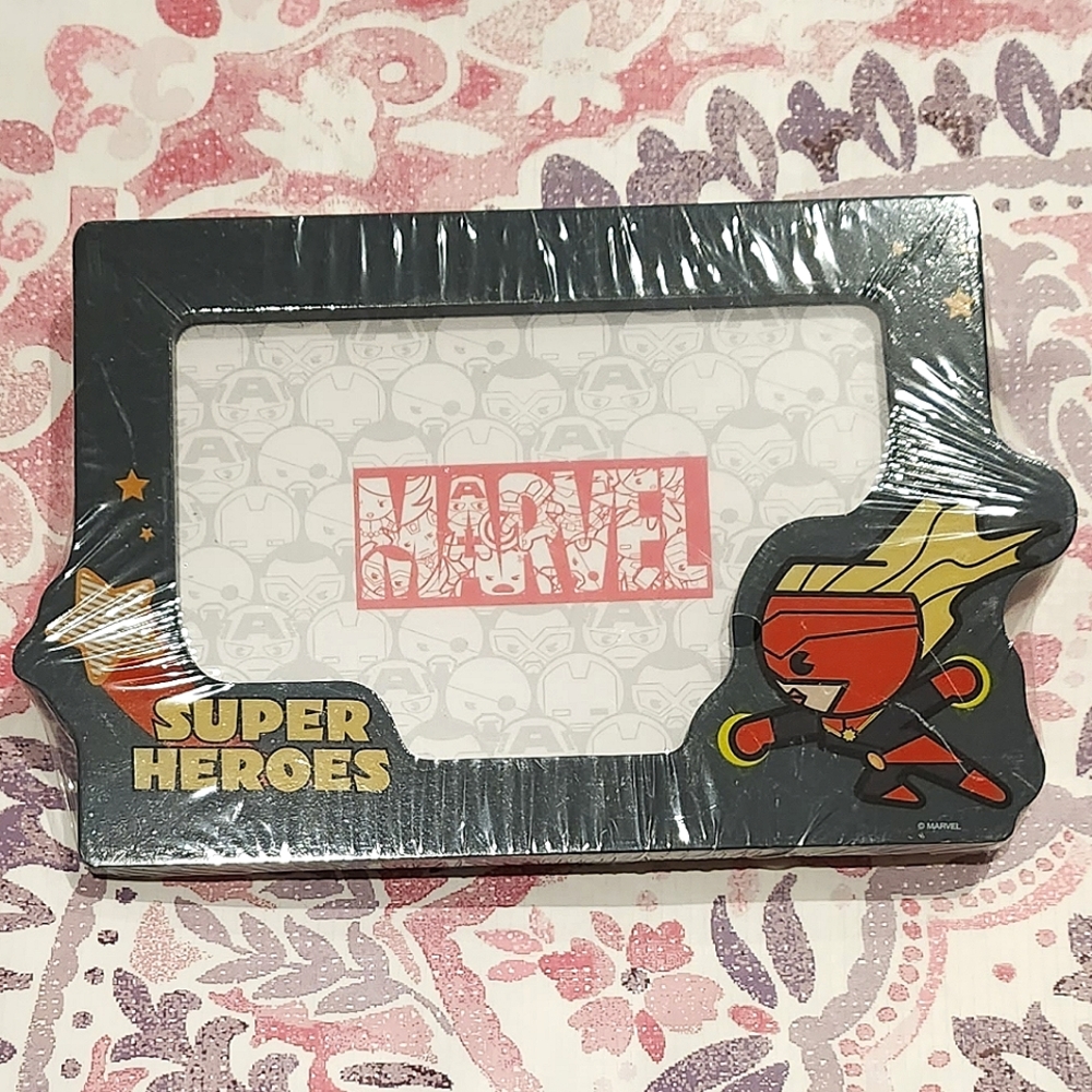 Marvel Miniso Avengers Super Heroes Captain Marvel Wood Photo Picture Frame NWT